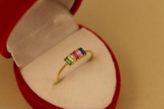 Prsteň - farebné obdĺžníkové zirkóny - žlté zlato - 14K