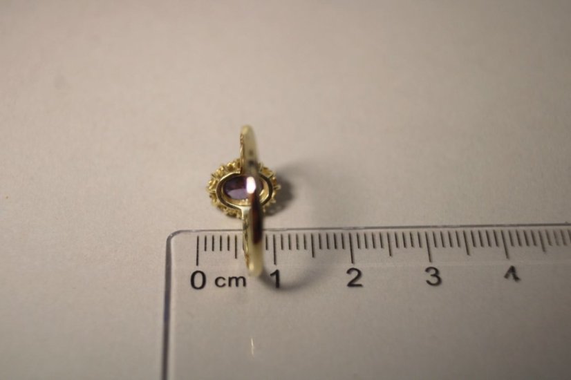 Prsteň- fialový zirkón-žlté zlato-14K