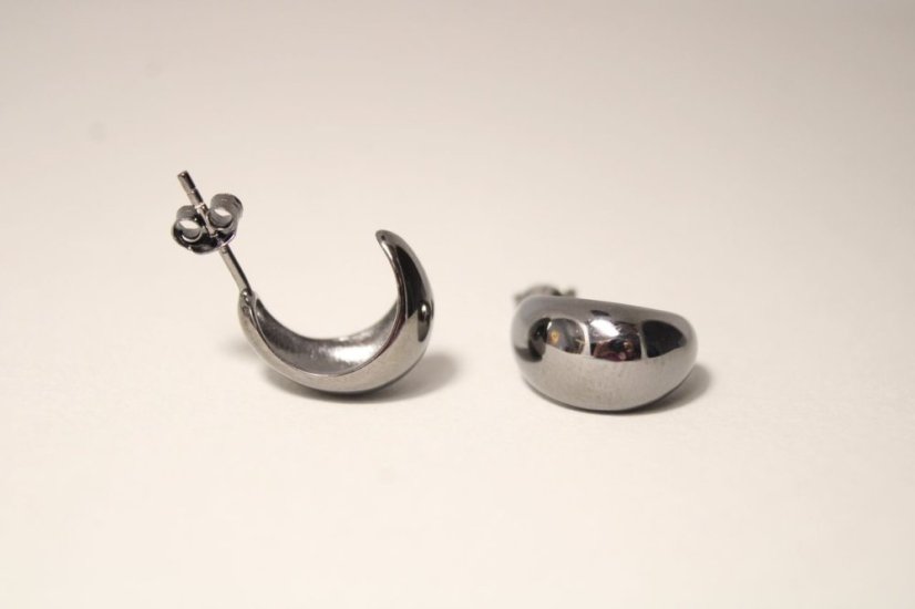 Moderné čierne strieborné náušnice zahnuté kvapky, puzetky, 3,00 g, 925/1000 - Materiál: Rhodiované striebro, Váha (g): 3,00, Rýdzosť: STRIEBRO 925/1000