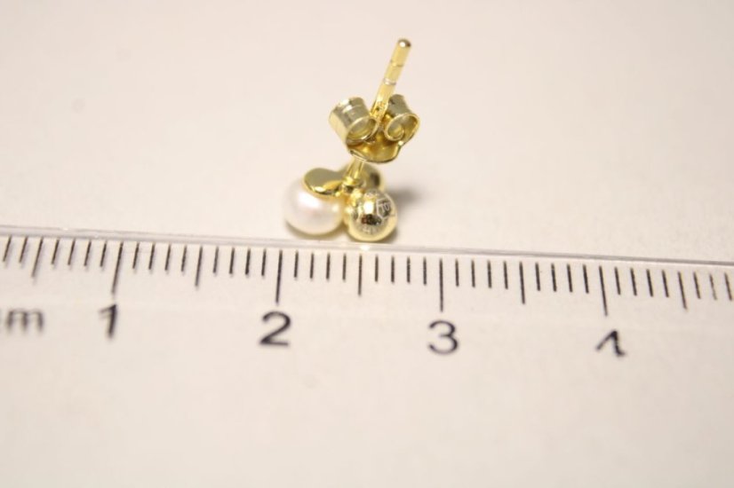 Pozlátené strieborné náušnice s perličkou, puzetové zapínanie, 1,47g, 925/1000 - Materiál: Pozlátené striebro, Druh kameňa: PERLA KULTIVOVANÁ, Farba kameňa: Biely, Váha (g): 1,47, Rýdzosť: STRIEBRO 925/1000