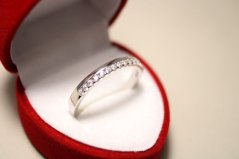 Prsteň-číre kamienky-rhodium-striebro