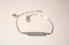 Zlatý detský náramok s platničkou a srdiečkom, biele zlato, 13-15 cm, 2,31 g, 14 karátov 585/1000