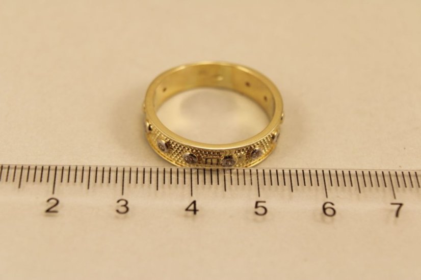 Zlatý ružencový prsteň, v kombinácii s bielymi doplnkami a čírymi zirkónmi, 14k 585/1000