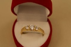 Prsteň- číre zirkóny- žlté zlato- 14 karátov