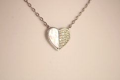 Romantický strieborný náhrdelník s príveskami v tvare srdiečka, perleť, číre zirkóny, rhodium, 40-45 cm, 2,27 g, 925/1000