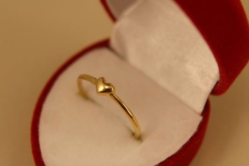 Zlatý prsteň - srdiečko - žlté zlato - 14 karátov