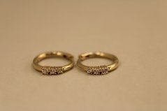 Náušnice- kruhy- číre zirkóny- zacvakávaie- žlté zlato- 14K