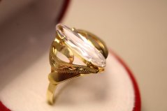Zlatý prsteň s výrazným čírym kameňom, žlté zlato, veľkosť 63, 2,72 g, 14 karátov, 585/1000