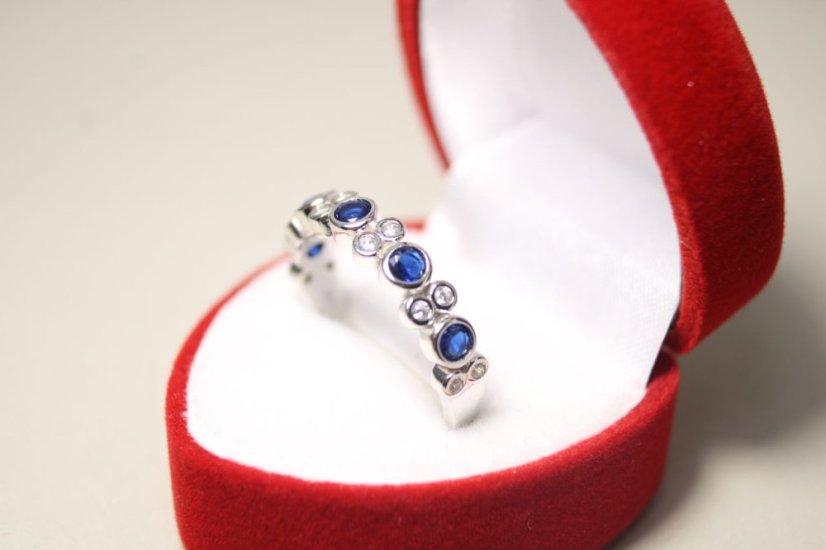 Strieborný prstienok s čírymi a modrými zirkónmi, rhodium, veľkosť 58, 3,13 g , 925/1000