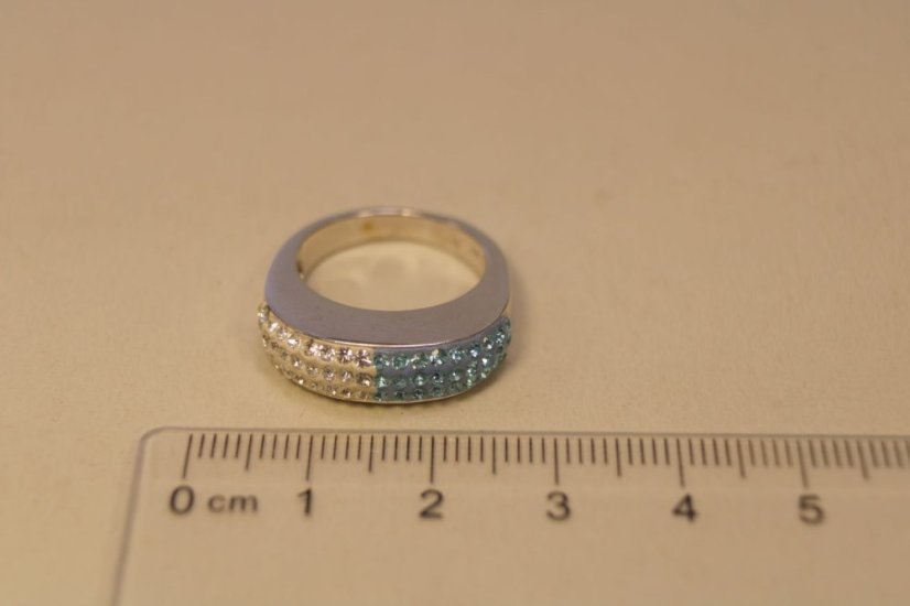 Prsteň- číre a modré swarovski crystals- rhodiované striebro