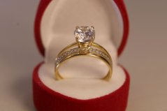 Prsteň spojený s obrúčkou- číre zirkóny- žlté zlato-14 karátov