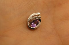 Prívesok-fialový Ametyst-číre zirkóny-rhodium-striebro