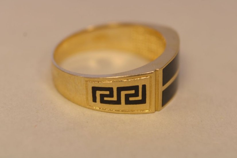 Prsteň-čiernym onyx- grécky vzor-žlté zlato-14 karátov