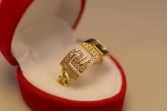 Prsteň-grécky vzor-číre zirkóny-žlté zlato-14 karátov