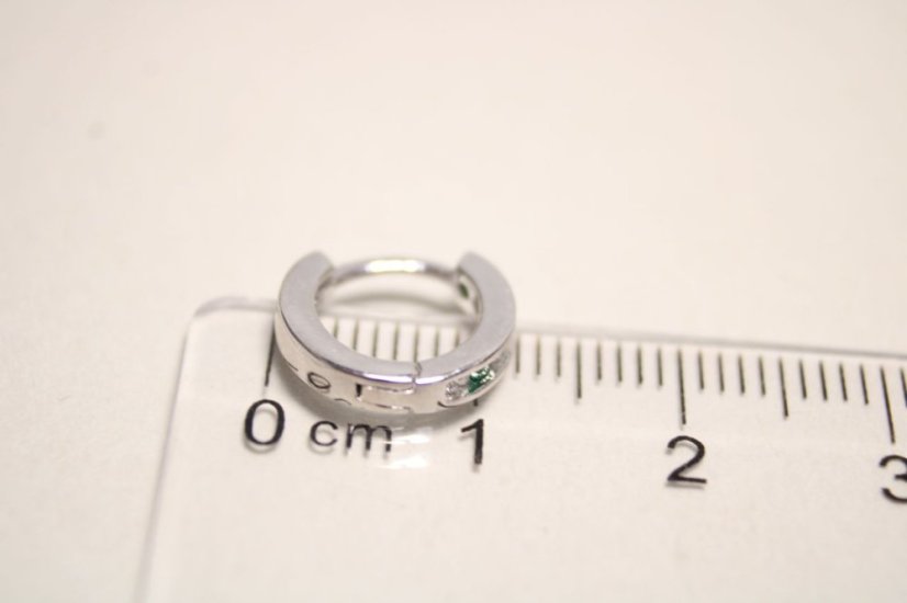 Rhódiované strieborné naušnice farebné kruhy, zelené a číre zirkóny, 1,52g, zacvakávacie, 925/1000 - Materiál: Rhodiované striebro, Druh kameňa: FAREBNÝ ZIRKÓN, Farba kameňa: Zelený/číry, Váha (g): 1,52, Rýdzosť: STRIEBRO 925/1000