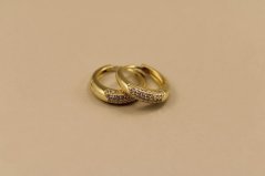 Náušnice- kruhy- číre zirkóny- kĺb- pozlátené striebro- 925/1000