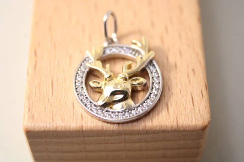 Pozlátený strieborný prívesok kruh s Jeleňom, číre zirkóny, rhódium, 1,56g, 925/1000 - Materiál: Kombinované striebro, Druh kameňa: ZIRKÓN, Farba kameňa: Číry, Váha (g): 1,56, Rýdzosť: STRIEBRO 925/1000
