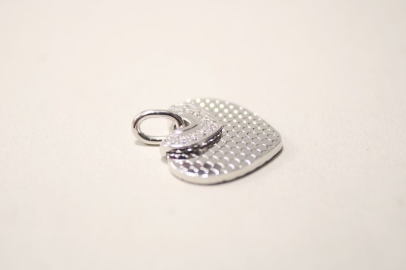 Prívesok srdiečko z rhodiovaného striebra s čírymi zirkónmi, 2,26 g, 925/1000 - Materiál: Rhodiované striebro, Druh kameňa: ZIRKÓN, Farba kameňa: Číry, Váha (g): 2,26, Rýdzosť: STRIEBRO 925/1000