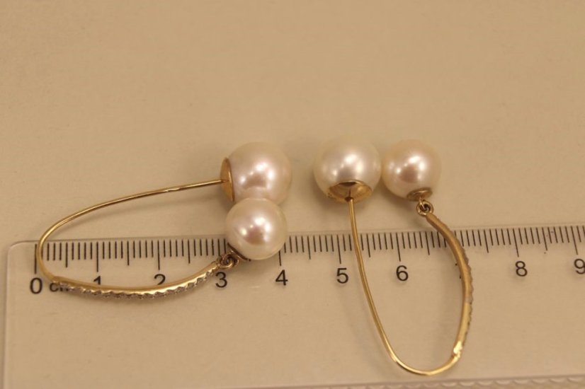 Visiace náušnice - brilianty 0,39 ct - pravé perly - žlté zlato - 14 karátov