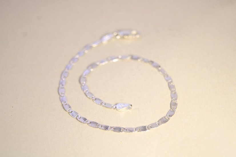 Náramok-gravírované platničky-striebro-rhodium