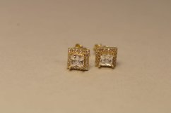 Náušnice číry zirkón v hranatej objímke, žlté zlato, napichovačky, 1,84 g, 14 karátov 585/1000