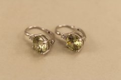 Náušnice- zelenožltý kameň- zirkóny- patent- rhódiované striebro