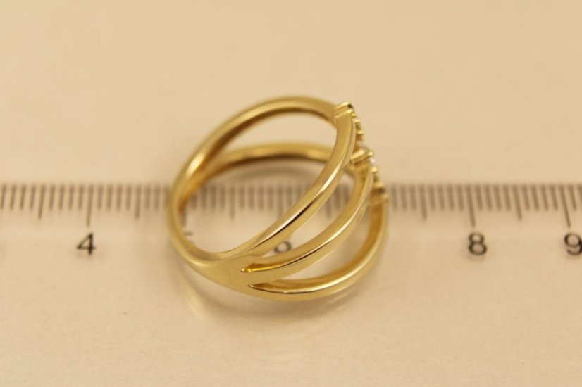 Zlatý prsteň žlté zlato, zelené a číre zirkóny, veľkosť 57, 3,63g 14k 585/1000