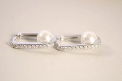 Strieborné oválne náušnice zirkónové s bielymi perlami, rhodium, kĺbové zapínanie, 2,50 g, 925/1000