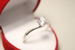 Prsteň-brúsený číry zirkón-rhodium-striebro