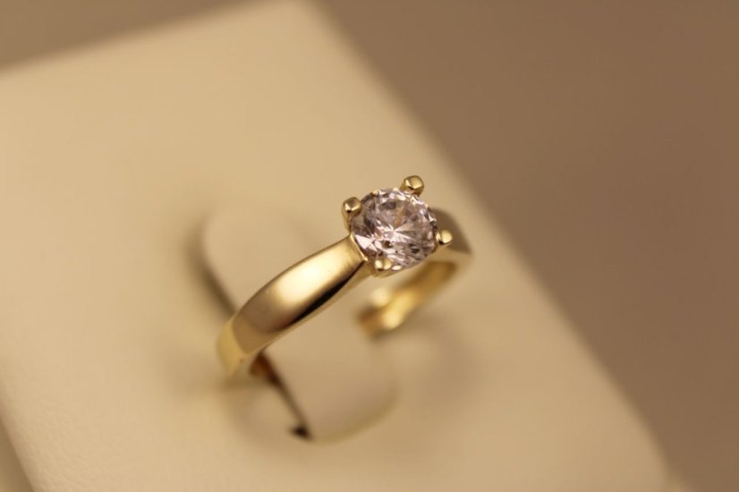 Zlatý prsteň, žlté zlato, číry zirkón, veľkosť 50, 2,02g 14k 585/1000