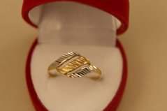 Prsteň- gravírovaný vzor- viacfarebné zlato, 14 karátov