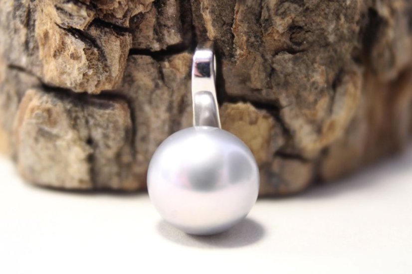 Prívesok- sivá riečna perla- rhódiované striebro