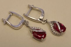 Náušnice- tvar slzy-červený kameň-číre zirkóny-francúzsky patent- rhodium-striebro
