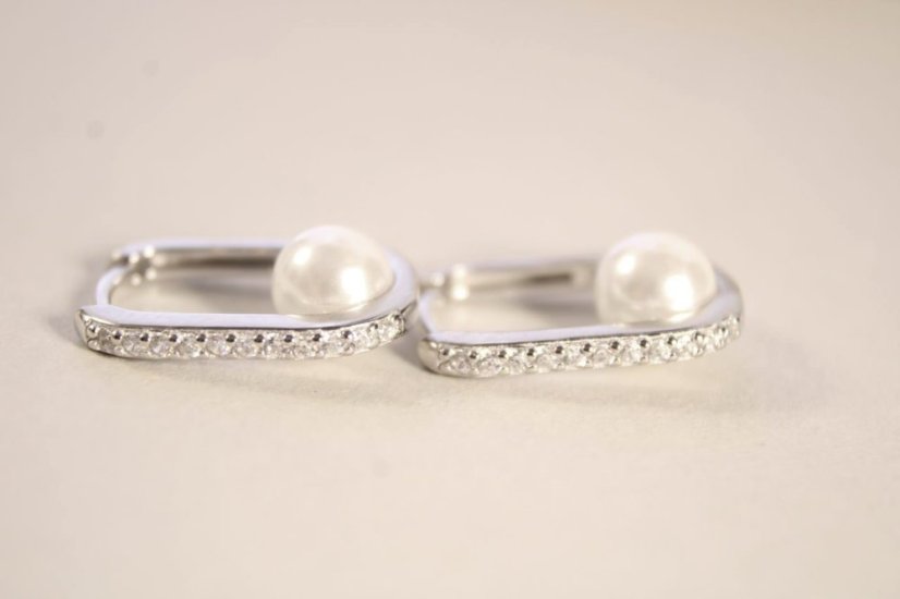 Strieborné oválne náušnice zirkónové s bielymi perlami, rhodium, kĺbové zapínanie, 2,50 g, 925/1000