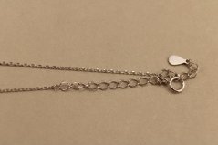 Retiazka- celebritka- písmeno S- zirkóny- rhódiované striebro