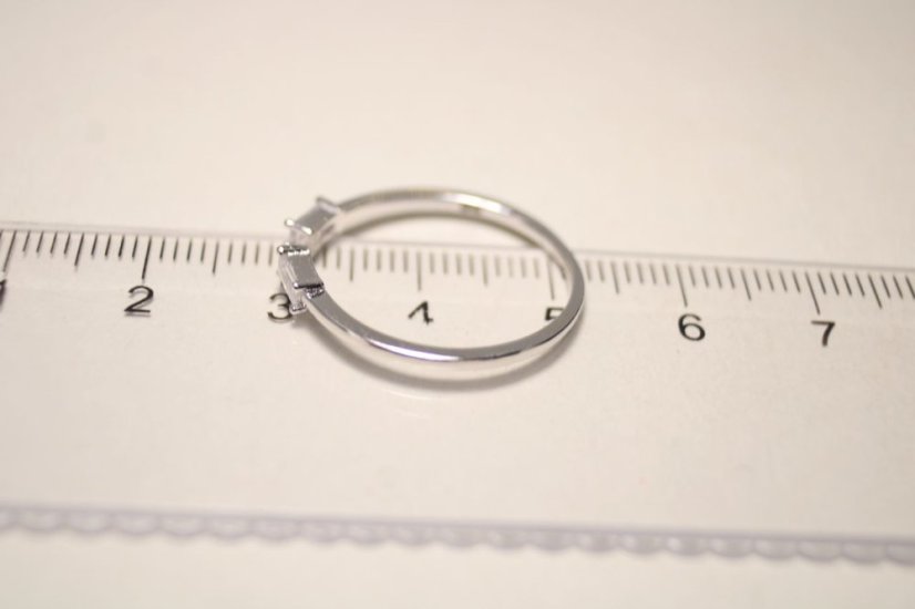 Strieborný otvorený prsteň s čírymi kamienkami zirkóna, rhódium, veľkosť 58, 1,10g, 925/1000