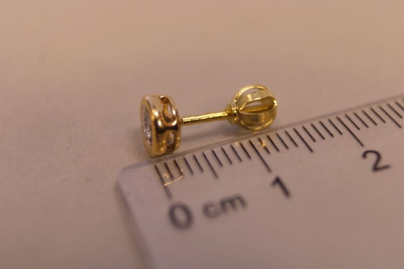 Zlaté naušnice okrúhle brilianty žlté zlato, šrúbky, 1,85 g, 0,16ct, 14 karátov, 585/1000