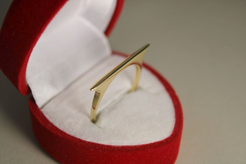 Prsteň zo žltého zlata v modernom dizajne, veľkosť 56, 1,87 g, 14K 585/1000 - Farba zlata: Žltá, Veľkosť prsteňa: 56, Váha (g): 1,87, Rýdzosť: 14 karátov 585/1000