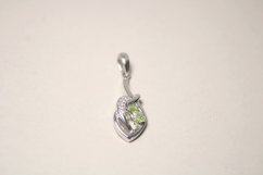 Prívesok-zelený Olivín- číre zirkóny- rhodium-striebro