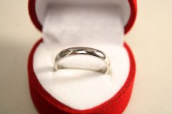 Prsteň- tvar hladkej obrúčky- rhódiované striebro