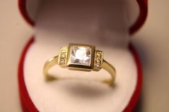 Zlatý prsteň štvorcový kameň, žlté zlato číre zirkóny, veľkosť 58, 3,96 g, 14 karátov, 585/1000