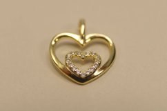 Prívesok- pozlátený- výrezávanié srdcia-číre zirkóny-striebro