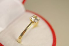 Zlatý prsteň s čírym zirkónom z kombinovaného zlata, veľkosť 54, 2,15 g, 14K 585/1000