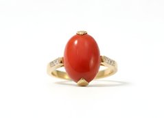 Prsteň- červený korál- zirkóny- žlté zlato- 14 karátov