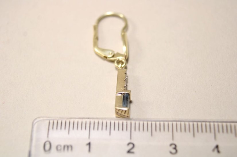 Dámske visiace náušnice so svetlo modrým zirkónom, žlté zlato, klasický patent, 3,18 g, 14K 585/1000 - Farba zlata: Žltá, Druh kameňa: FAREBNÝ ZIRKÓN, Farba kameňa: Svetlomodrý, Váha (g): 3,18, Rýdzosť: 14 karátov 585/1000