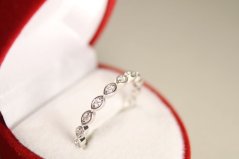 Strieborný prsteň s čírymi zirkónmi po celom obvode, rhodium, veľkosť 54, 1,60 g, 925/1000