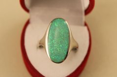 Prsteň - zelený opál - rhodiované striebro