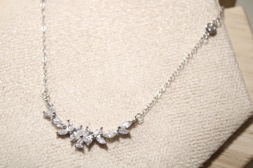 Strieborný náhrdelník so zirkónmi, rhodium, 43-48 cm, 2,58 g, 925/1000