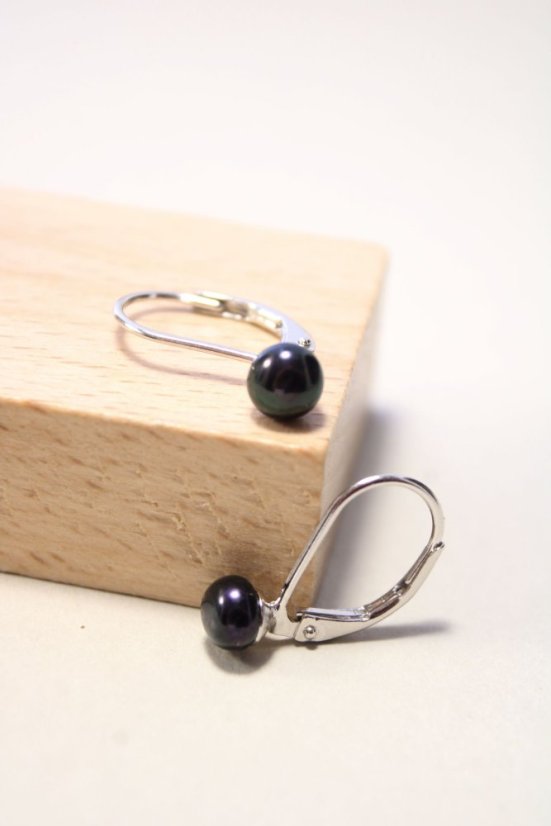 Strieborné náušnice s fialovou perlou, klasické zapínanie, rhodium, 1,05 g, 925/1000