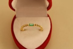 Prsteň - zelený zirkón - točený dizajn - žlté zlato - 14 karátov